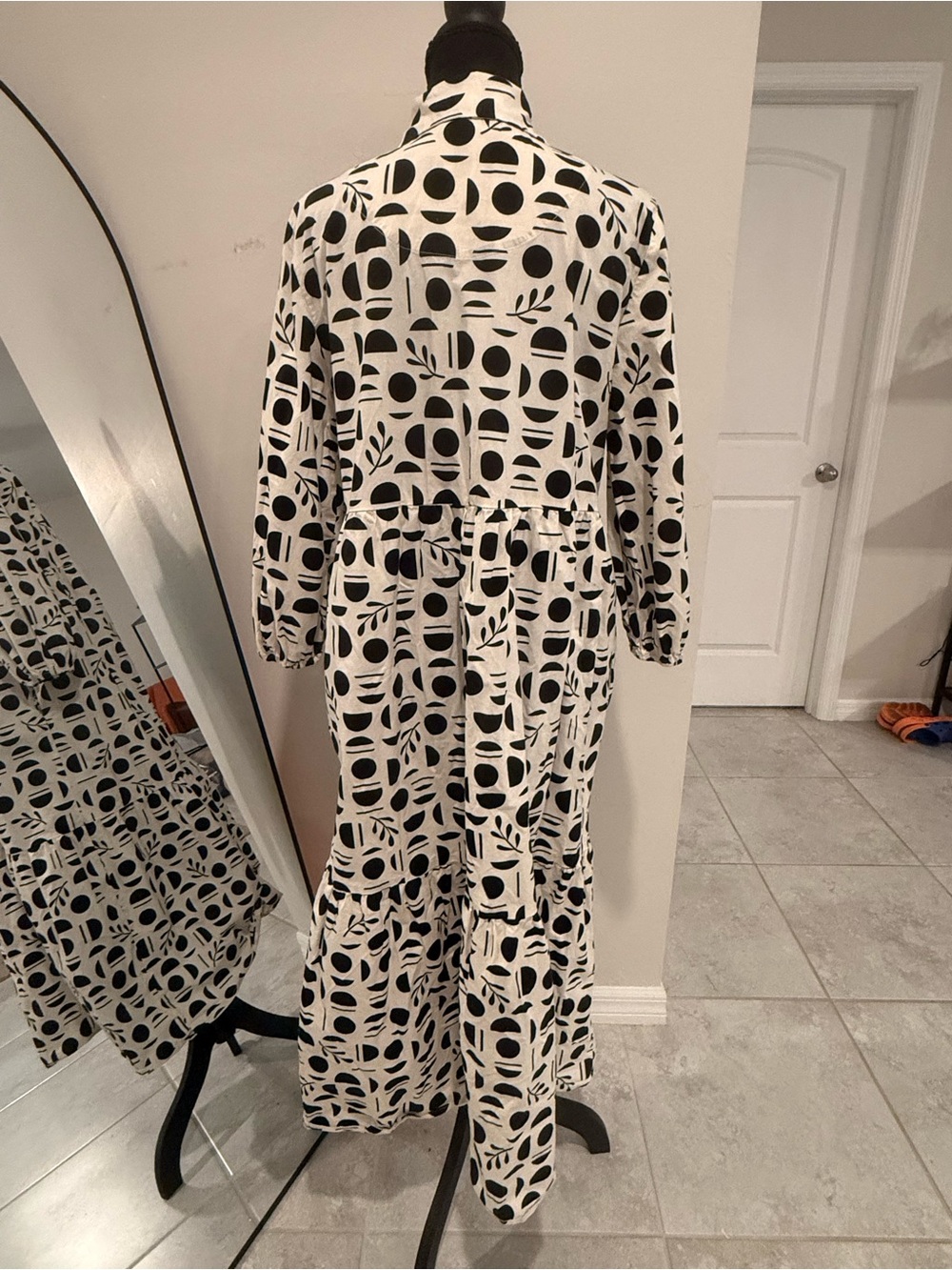 Rachel Zoe Black and White Geometric Print Long Sleeve Maxi Tiered Dress - Picture 5 of 7